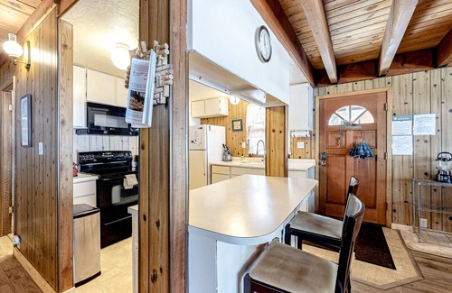 Truckee Ski Chalet | Cozy Cabin near Slopes with Spectacular Starry Skies
