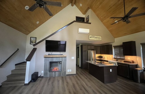Packwood Cabin | Cozy cabin near White Pass Ski Resort, Mt Rainier NP, and Cowlitz River.