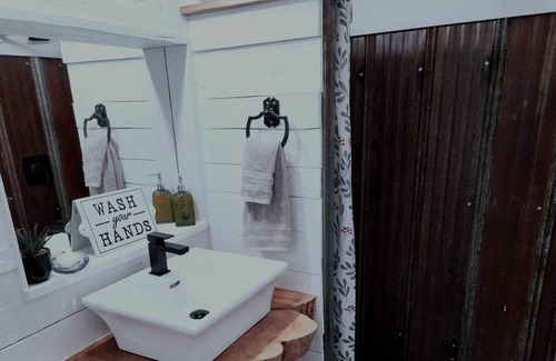 Lake Cowichan Cottage | Cozy Cabin Nestled in the Woods