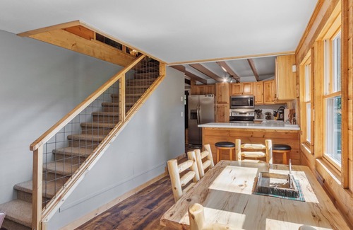 Sugar Mountain House | Cozy cabin offers breathtaking views of Grandfather Mountain