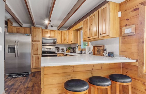 Sugar Mountain House | Cozy cabin offers breathtaking views of Grandfather Mountain