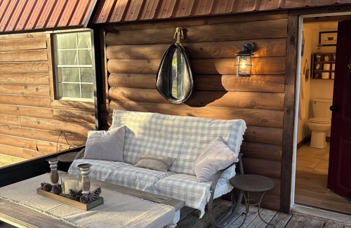 Citrus Springs Cabin | Cozy cabin on 10 acre farm with horses, chickens, cats, dog & gardens
