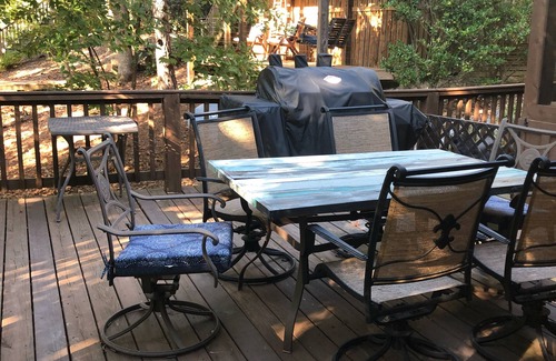 Dadeville Cabin | Cozy cabin on Lake Martin within 30 miles to Toomers Corner and Auburn Football
