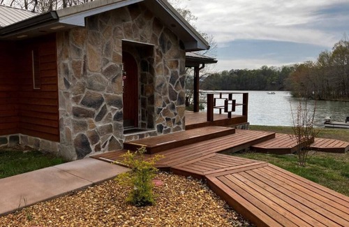 LaFayette House | Cozy Cabin on Lake, relax and recharge. Enjoy boating, fishing and swimming.