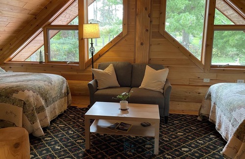 Leland Cabin | Cozy Cabin on Lake Redstone