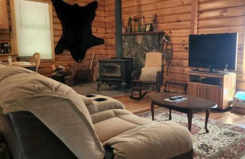 Bovina Center House | Cozy Cabin on Top of the Ridge