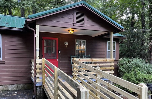 Maggie Valley House | Cozy Cabin Pet and Accessible Friendly