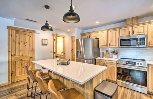 Ronald House | Cozy Cabin Retreat- 5min to Lake Cle Elum,10min to Suncadia-Sleeps4 adults/4kids