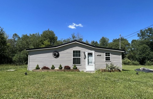 Lake House | Cozy cabin retreat in rustic setting. Private lake, bonfire under the stars!