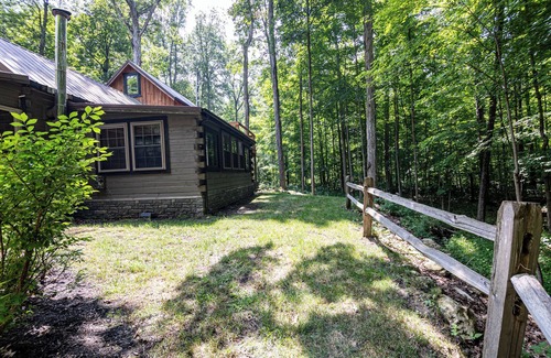 Dola Cabin | Cozy Cabin Retreat in the Woods-Relax & Unwind