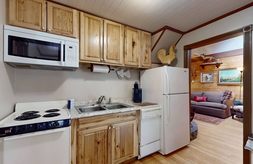 Boone Cabin | Cozy cabin retreat, private setting, surrounded by nature