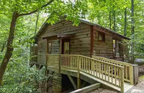 Dahlonega House | Cozy Cabin: River View with Hot Tub