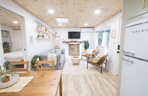 Eugene House | Cozy cabin romantic getaway in the Oregon woods near UO Spencers butte & Trails