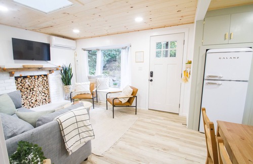 Eugene House | Cozy cabin romantic getaway in the Oregon woods near UO Spencers butte & Trails