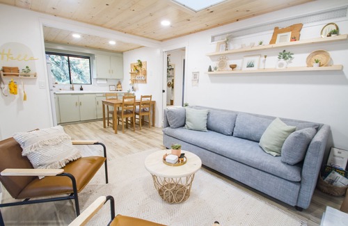 Eugene House | Cozy cabin romantic getaway in the Oregon woods near UO Spencers butte & Trails