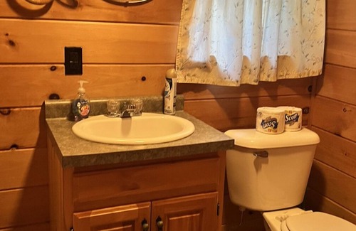 The Forks Cabin | Cozy cabin situated in the woods of Maine