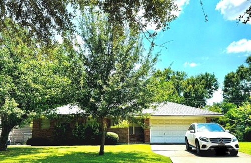 Willow Meadows/Willowbend Area House | Cozy Cabin-Style Guest Suite Near Med Center & NRG Stadium!