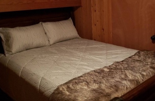 Woodland Drives Cabin | Cozy Cabin Surrounded by Nature