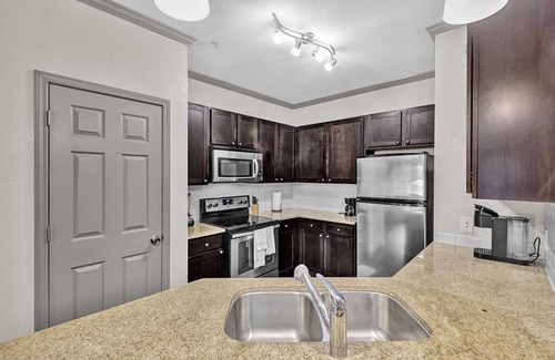 Sand Ridge Apartment | Cozy cabin themed one bedroom apt fast wifi pool gated