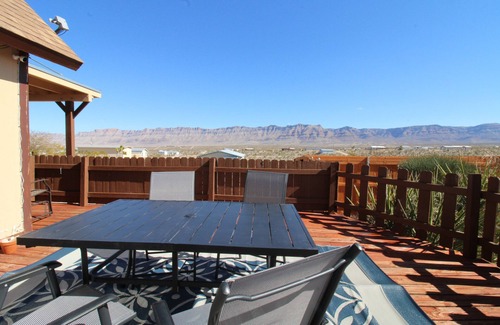 Meadview House | Cozy cabin vibes in the high desert with 360 views. Next to Grand Canyon West!