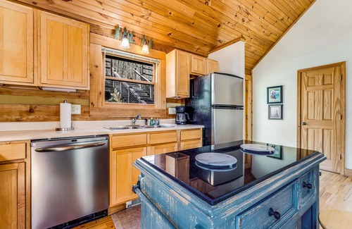 Sugar Mountain Cabin | Cozy cabin w/beautiful woodwork, sunroom and a private deck