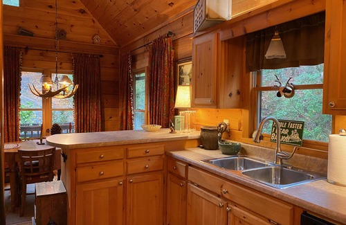 Aska Cabin | Cozy Cabin w/great views, and close to Aska hiking trails!- Blue Ridge