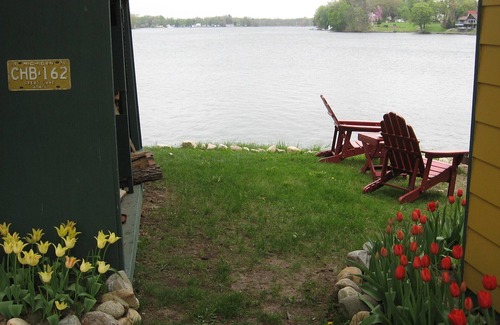 Paw Paw Cabin | Cozy cabin w lake view. Book now for Fall. Pumpkins, apples, campfire. Pets ok!