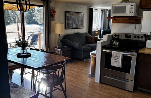 Amberg Cabin | Cozy cabin, Wi-Fi, on ATV trails in the ❤️ of the waterfall capital, dogs welcome