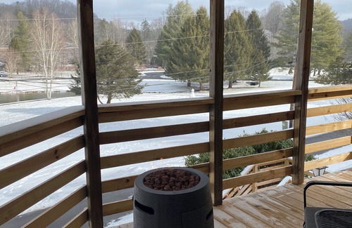 Mill Ridge Cabin | Cozy cabin with 1 bedroom, fireplace, AC, WiFi in Convenient Foscoe