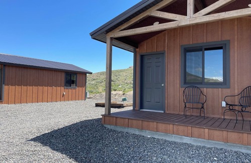 Cody Cabin | Cozy cabin with 1 bedroom, 1 bathroom, WiFi and AC in beautiful Cody, Wyoming