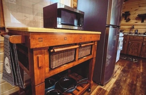 Dover Cabin | Cozy Cabin with 1 bedroom and WiFi close to Augusta & Maysville Kentucky