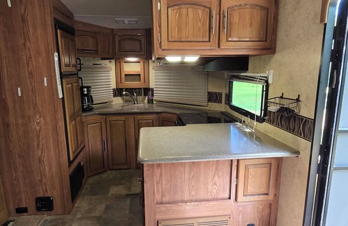 Cleburne Cabin | Cozy cabin with AC and WiFi in lovely Cleburne