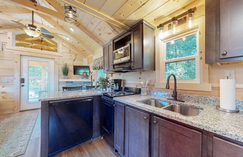 Mars Hill Cabin | Cozy cabin with amazing views, private hot tub, & covered porch. Nearby skiing.