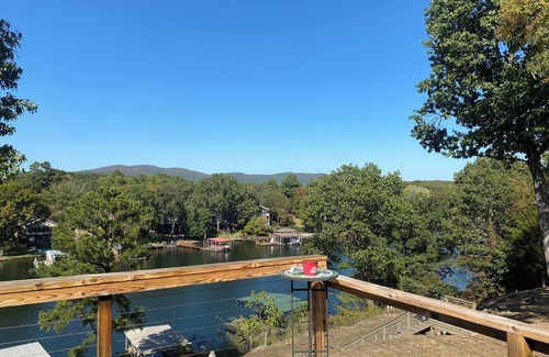 Mid America Cabin | Cozy cabin with beautiful views in peaceful Hot Springs