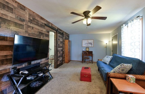 Shell Knob Cabin | Cozy cabin with boat trailer parking in charming Shell Knob