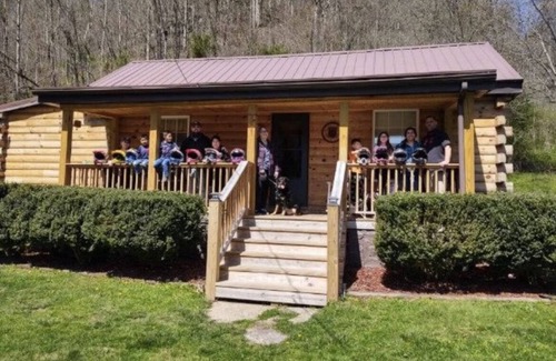 Grundy Cabin | Cozy cabin with direct Spearhead ATV trail access!