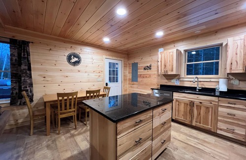 Rockwood Cabin | Cozy cabin with direct snowmobile and atv trail access!