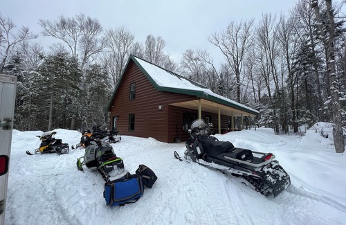 Rockwood Cabin | Cozy cabin with direct snowmobile and atv trail access!