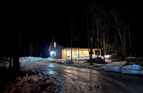 Rockwood Cabin | Cozy cabin with direct snowmobile and atv trail access!
