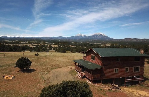 Gulnare Cabin | Cozy Cabin with Gorgeous Views - Sleeps 9 - on 35 Acres near Aguilar!