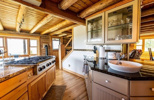 Kremmling Cabin | Cozy Cabin with Jaw-Dropping views of Gore Pass