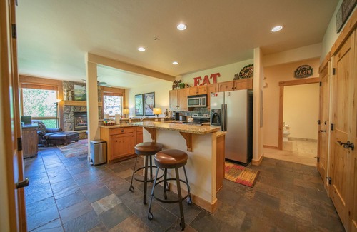 Keystone House | Cozy Cabin with lots of lights and Free Shuttle!