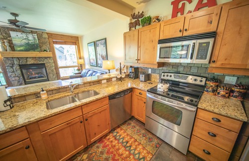 Keystone House | Cozy Cabin with lots of lights and Free Shuttle!