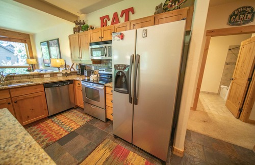 Keystone House | Cozy Cabin with lots of lights and Free Shuttle!