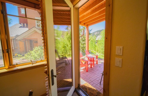 Keystone House | Cozy Cabin with lots of lights and Free Shuttle!