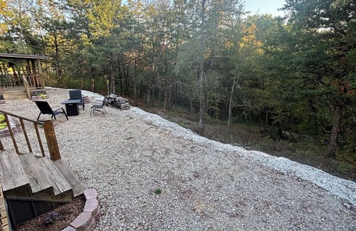 Fort Towson Cabin | Cozy cabin with peaceful view in small town Fort Towson