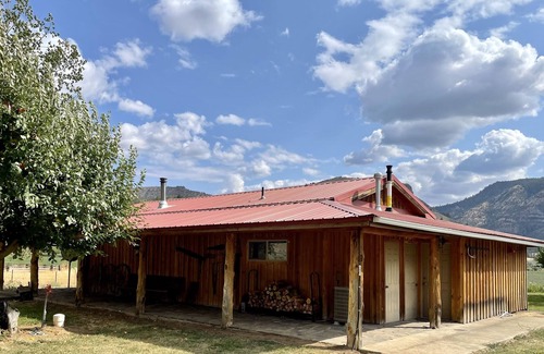 Kimberly Cabin | Cozy Cabin with River Access optional full 50amp RV hook-ups onsite