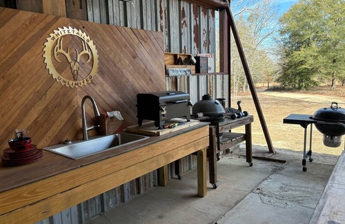 Rupert Cabin | Cozy cabin with WiFi and AC in charming Butler Private getaway on large acerage