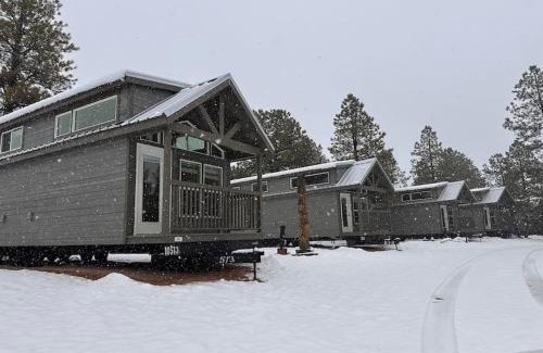 Williams Ski Chalet | Cozy Cabins with a mountain view 2A