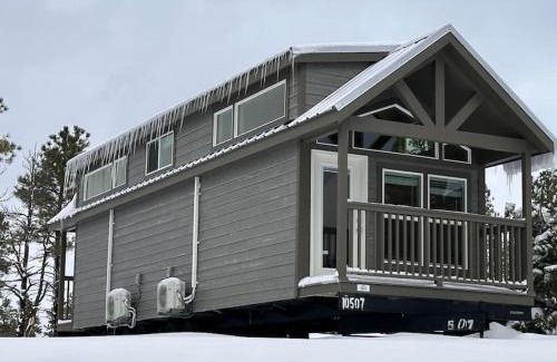Williams Ski Chalet | Cozy Cabins with a mountain view 2A